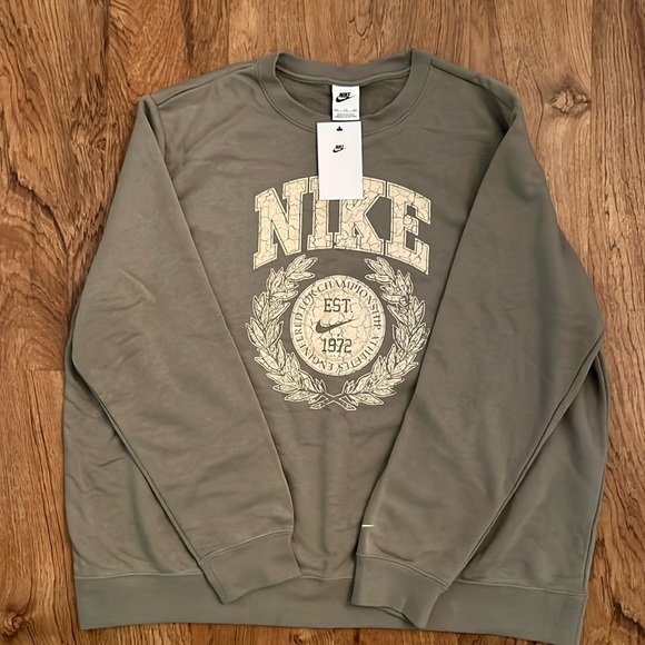 NWT Nike Sportswear Club Fleece Crewneck Sweatshirt - Picture 1 of 9